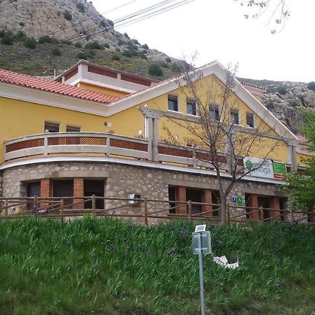 Albergue Santa Barbara Aliaga エクステリア 写真