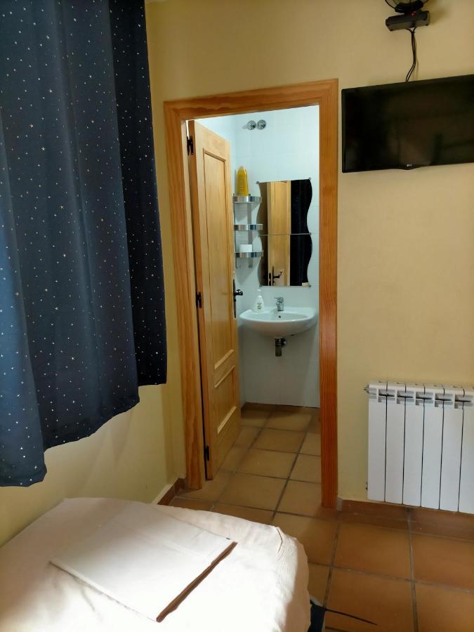Albergue Santa Barbara Aliaga エクステリア 写真