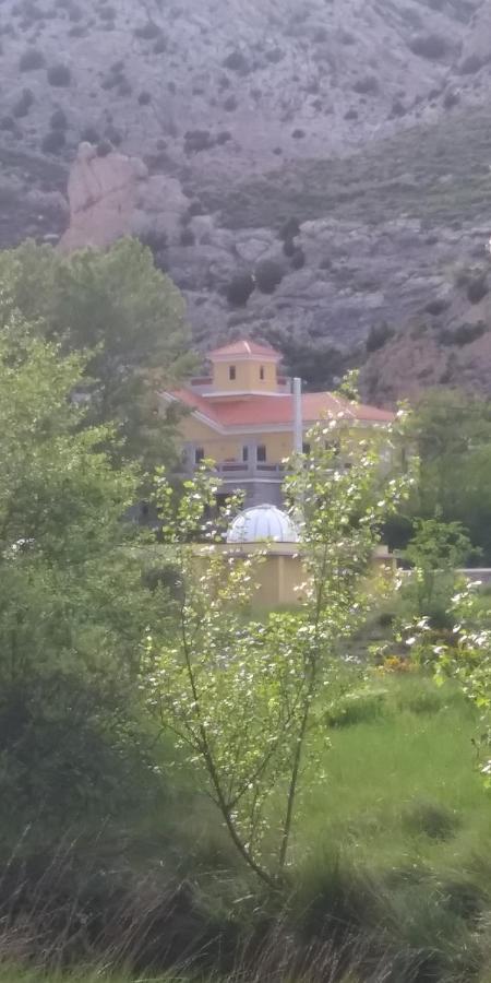 Albergue Santa Barbara Aliaga エクステリア 写真